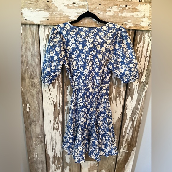 Karlie Blue & White Floral Wrap Dress size small Puff sleeves - Picture 5 of 10